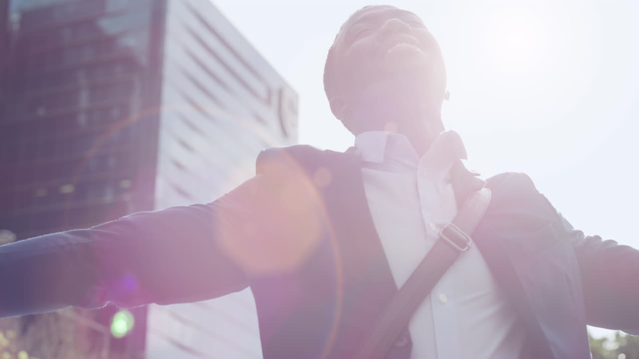 행복한 흑인, 도시에서 여행과 자유