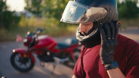 Close-up-shot-of-a-helmeted-motorcyclist-communicating-with-another-motorcyclist-using-helmeted-headphones.-Moped-riding-experts-communicate