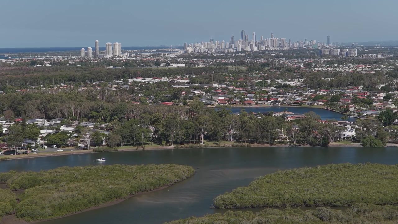 Quartiere residenziale e corsi d'acqua a Paradise Point, Gold Coast, Queensland. Ampia ripresa aerea