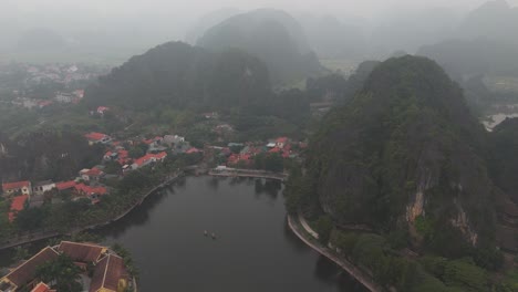 video aéreo de ninh bình es una pequeña ciudad en el delta del río rojo del norte de vietnam