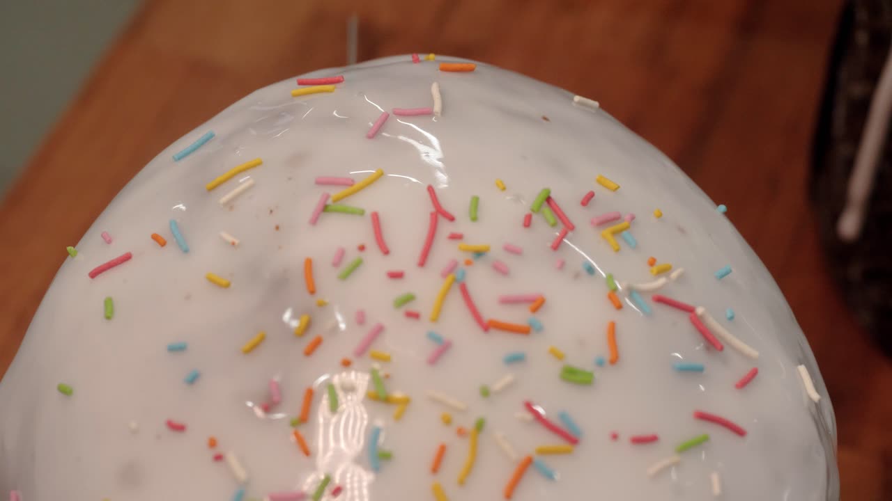 vista de cerca de un pastel de pascua decorado