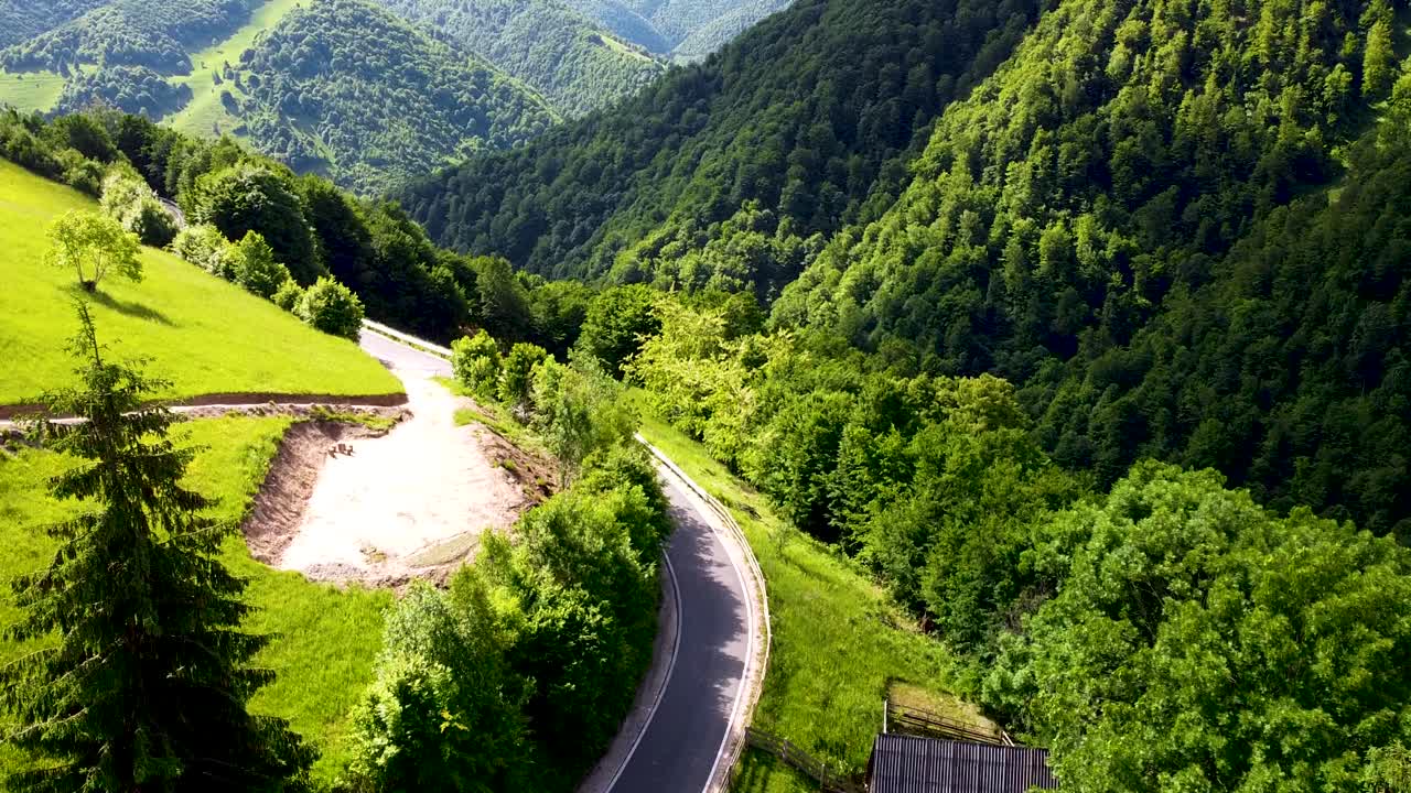 루마니아의 cluj 근처 카르파티아 더럽혀진 부분에 대한 항공 보기