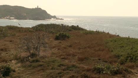 Vista-Panorámica-Del-Océano-Pacífico-Norte-Desde-Una-Isla-En-El-Faro-De-Bucerias,-Michoacán,-México