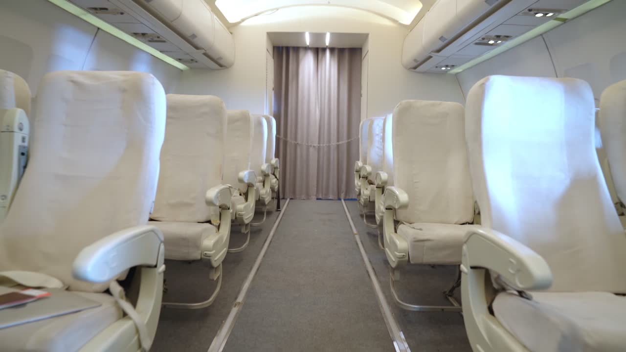 interior de la cabina del avión sin pasajero.