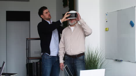 Senior-man-using-virtual-glasses