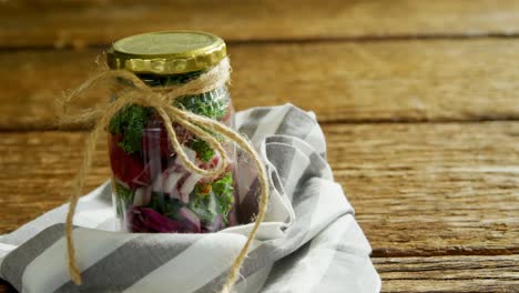 verduras mantenidas en frascos 4k