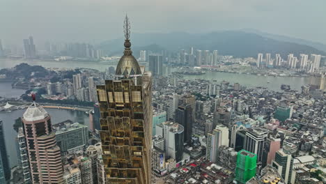 una vista de una ciudad desde un edificio alto