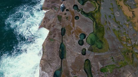 figura ocho piscinas en el parque nacional real de sydney en la playa de palmas ardientes, australia