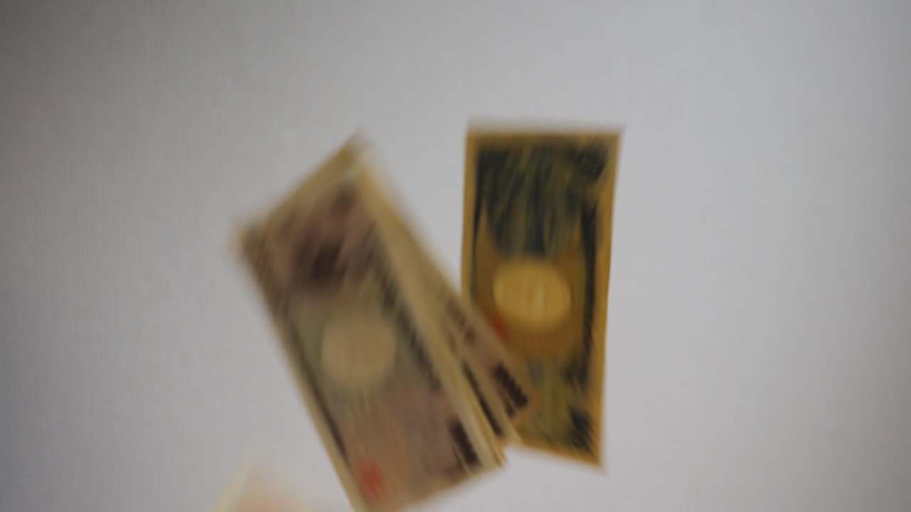 가로질러 떨어지는 몇 지폐의 샷