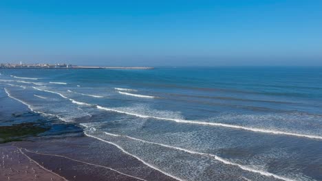 Disparo-Con-Drones-A-Orillas-Del-Mar-En-Casablanca,-Marruecos.