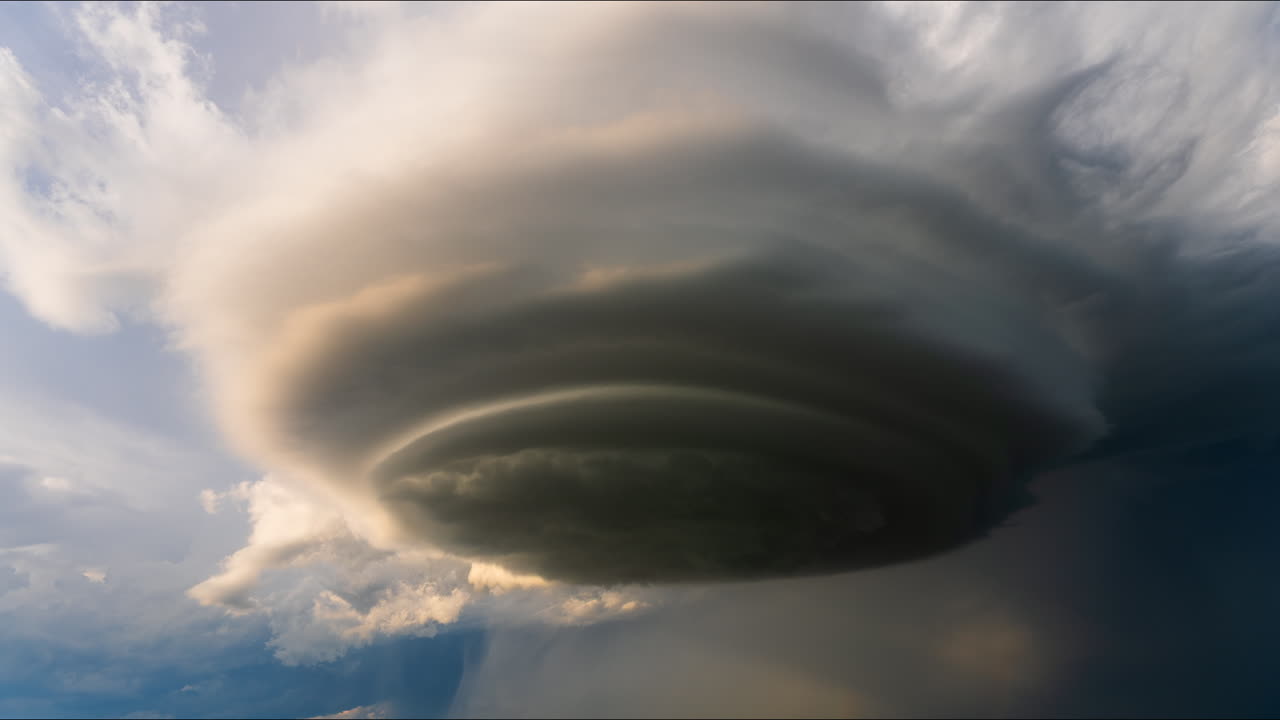 A large supercell cloud formation