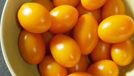 Tomatoes-in-bowl-on-grey-background-4K-4k