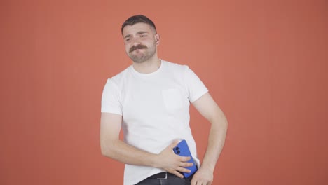 es un hombre quisquilloso y con presión de tiempo.
