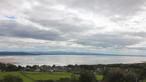 Timelapse-at-high-tide-looking-over-the-coast-line-in-the-English-Lake-District,-water-receding