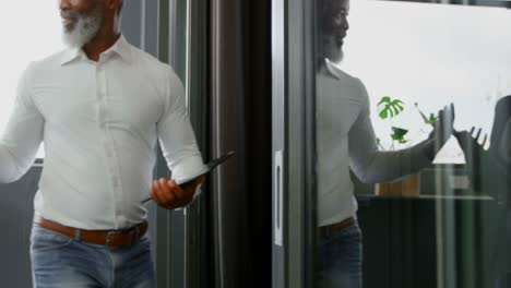 Executives talking to each other in the office 4k