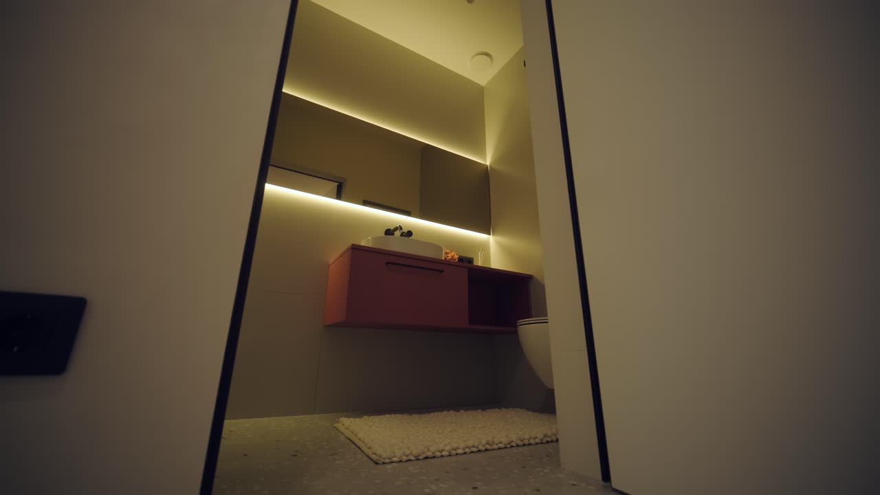 interior de hogar minimalista elegante y elegante con líneas limpias, colores neutrales e iluminación ambiental cálida, creando un ambiente acogedor y moderno.