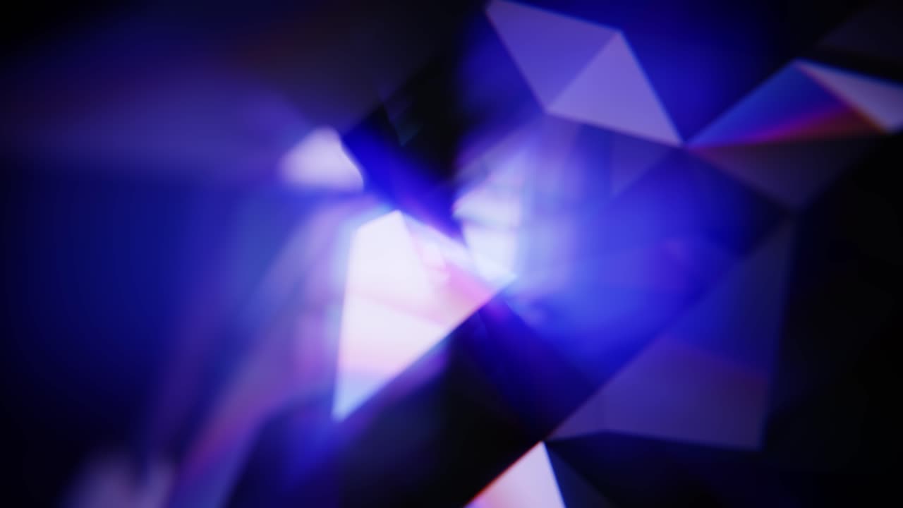 Luce astratta colorata che si muove attraverso sfaccettature di cristallo geometriche