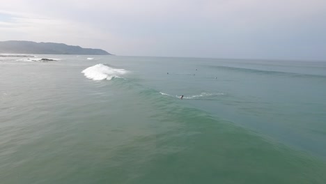 Drohnenaufnahmen-–-Surfen-In-Santa-Teresa,-Costa-Rica