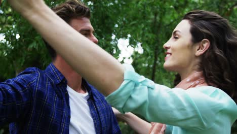baile romántico en el parque