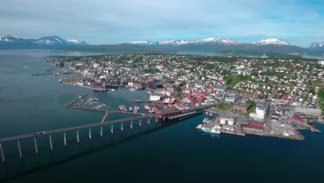 Puente-De-La-Ciudad-De-Tromso,-Imágenes-Aéreas-De-Noruega.