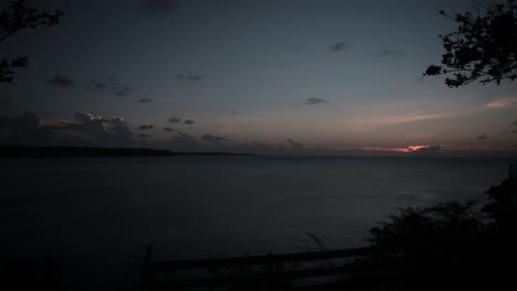 el lapso de tiempo del atardecer sobre el mar caribe en la isla de anguila destino de viaje vacaciones tropicales