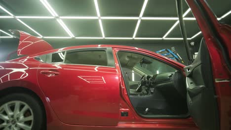 limpieza profesional de automóviles. lavado de sars. detalles interiores. limpieza en seco y detalles del interior de un automóvil. limpeza profunda de la carrocería y los asientos del automóvil. limpia de espuma en el lavado de automóviles; limpieza del panel del automóvil del polvo. un aspirador