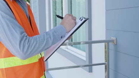 engineers inspections house and recheck non-conforming of house. inspection engineers wear masks to reassure customers during home inspections.