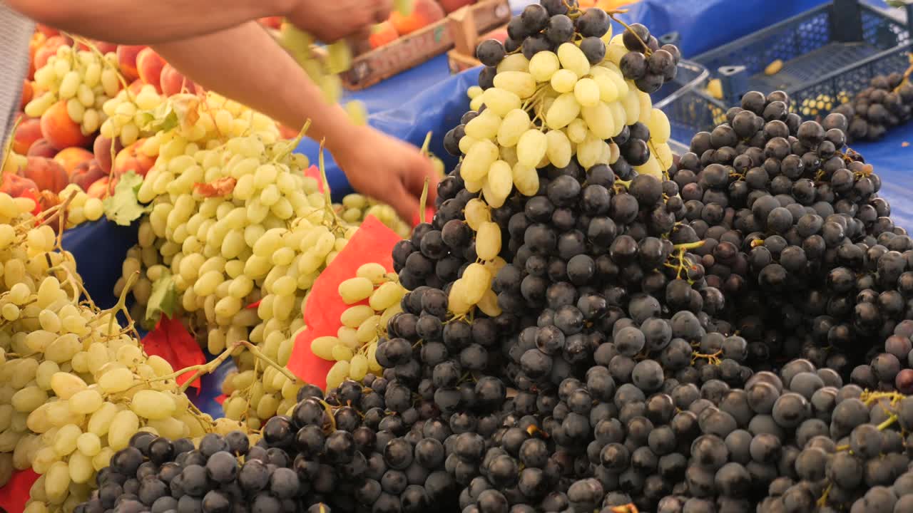 uvas frescas para la venta en el mercado