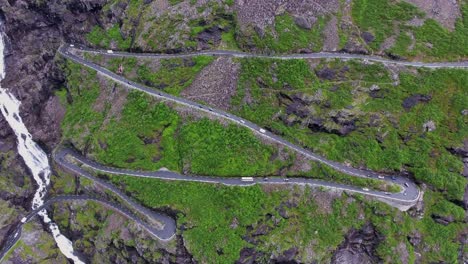 Camino-Del-Troll-Trollstigen-O-Trollstigveien-Sinuosa-Carretera-De-Montaña.