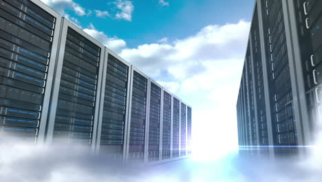 torre del server sullo sfondo del cielo nuvoloso