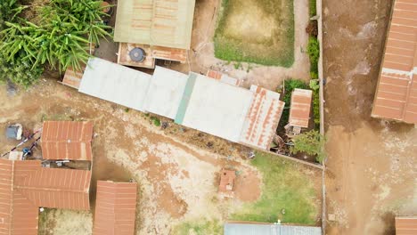 Ländliche-Dorfstadt-In-Kenia-Mit-Dem-Kilimandscharo-Im-Hintergrund