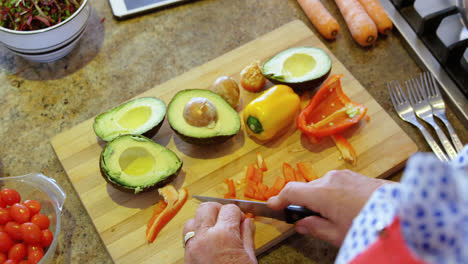 Woman-chopping-vegetable-in-kitchen-4k