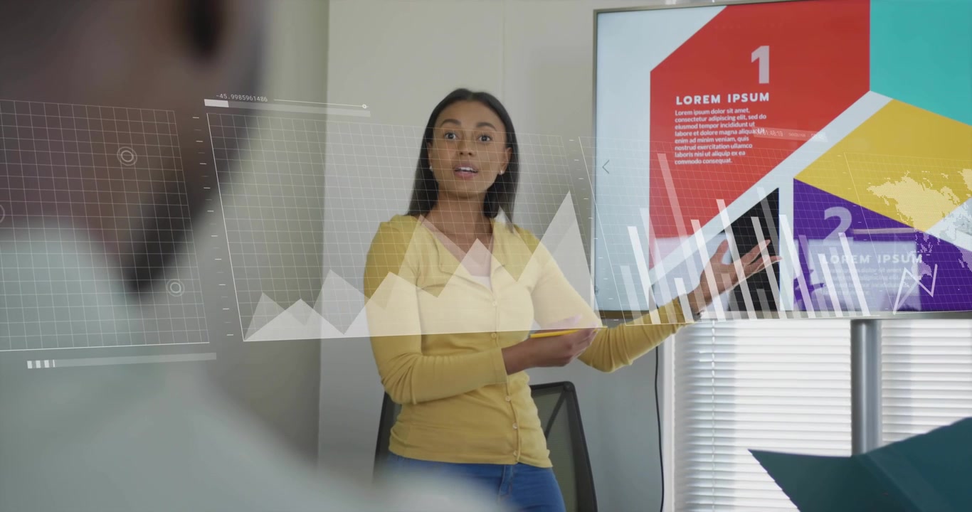 Donna che presenta in una riunione di lavoro, con grafici animati che seguono i gesti per mostrare i dati