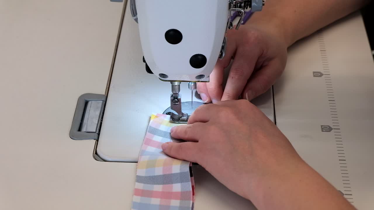 Sewing fabric with a sewing machine