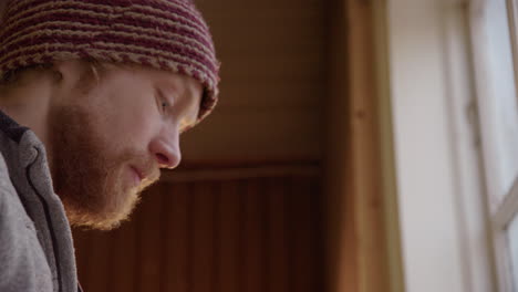 CLOSEUP-handsome-plasterers-face-as-he-works-with-the-clay