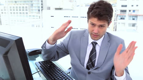 hombre de negocios en una videoconferencia