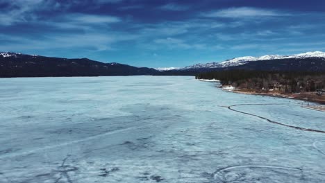 Volando-Sobre-El-Lago-Payette-Congelado-Durante-El-Invierno