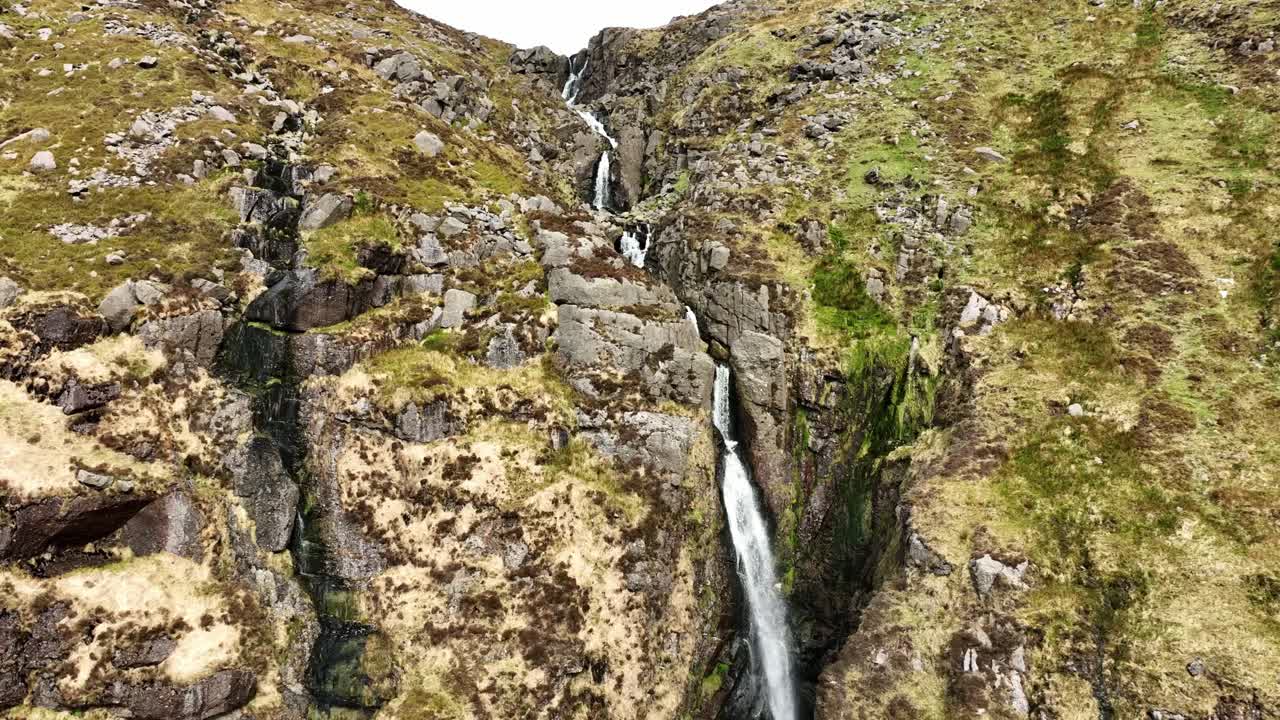 waterford comeragh montañas mahon cae drone retiro y vista del valle y las montañas mañana de primavera
