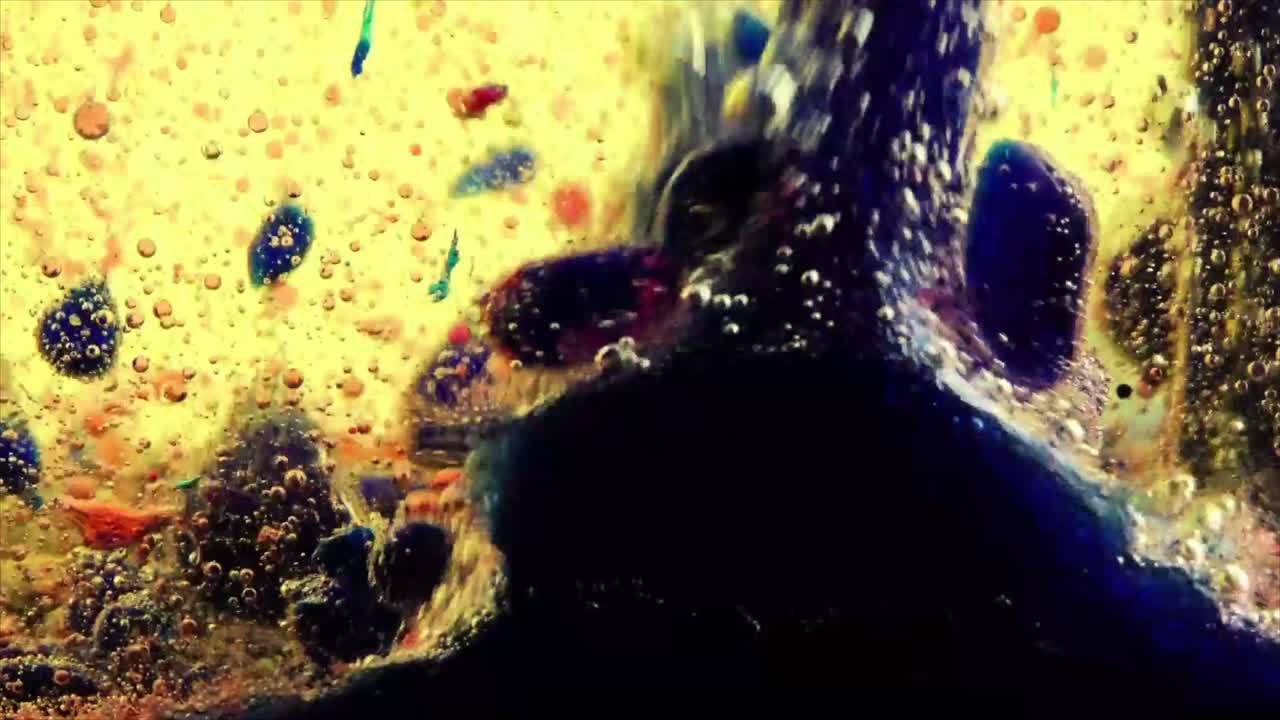 Sfondo astratto dinamico di liquidi e colori effervescenti