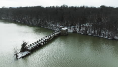 Aerial-View-Of-A-Wooden-Jetty-Jutted-Out-From-Lake-Sequoyah-In-Arkansas,-USA