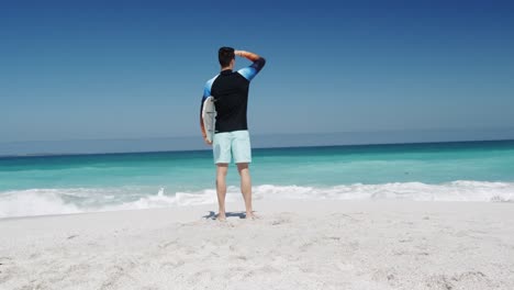 Man-holding-a-surfboard-under-his-arm