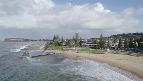 Collaroy-Rock-Pool-And-Beach-In-Sydney,-NSW,-Australia---aerial-drone-shot