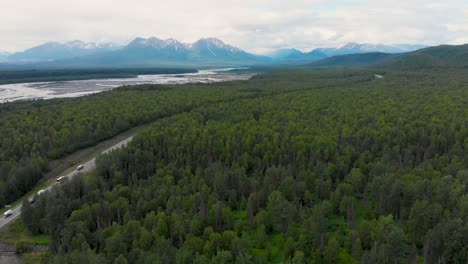 Video-De-Drones-4k-Del-Río-Chulitna,-Arroyo-Problemático-Y-Anclaje-A-La-Autopista-Fairbanks-Cerca-Del-Parque-Estatal-Denali-En-Alaska