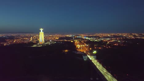 drone filmado por la estatua de cristo rey y el puente 25 de abril, en lisboa