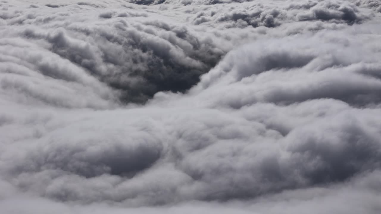 Rolling clouds on the mountains of Porto 4 - long video for speeding up or doing time lapse intra frames