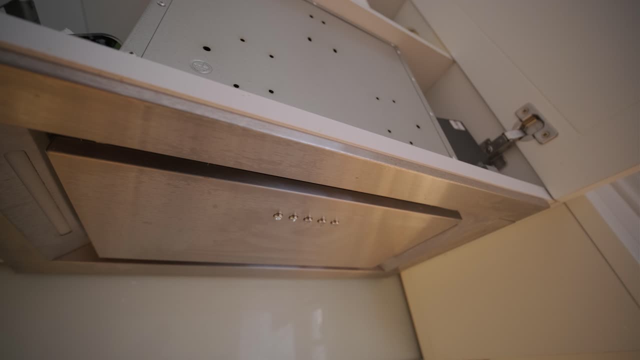 Modern Stainless Steel Kitchen Range Hood Operating