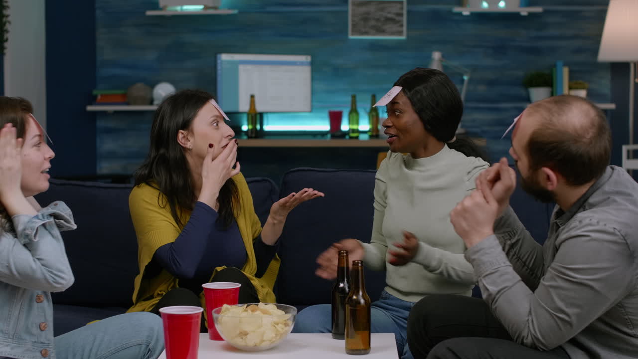 ⁇ 적 ⁇ 적한 종족 그룹이  ⁇ 적 ⁇ 적한 종이로 누가 게임을 하는지 짐작하세요.