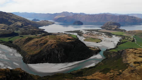 Lake-and-mountains-New-Zealand-4k-drone