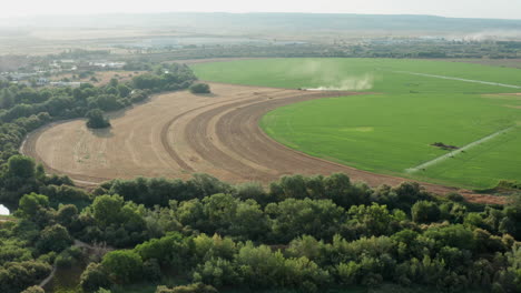 Paisaje-Agrícola-Agrícola-En-El-Campo-De-Madrid,-España---Vista-Aérea-De-Establecimiento