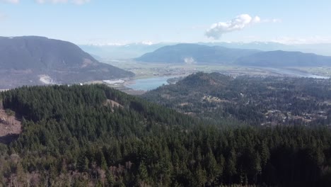 parque de la montaña del oso - misión de la columbia británica - valle del milagro - imágenes de drones 1080p - north bound
